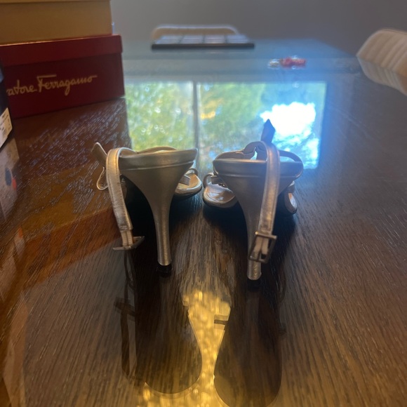 Bruno Magli size 7 heels! - Picture 3 of 6